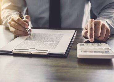 Was bedeuten Grundflächenzahl (GRZ) und Geschossflächenzahl (GFZ) und wie berechnet man sie?