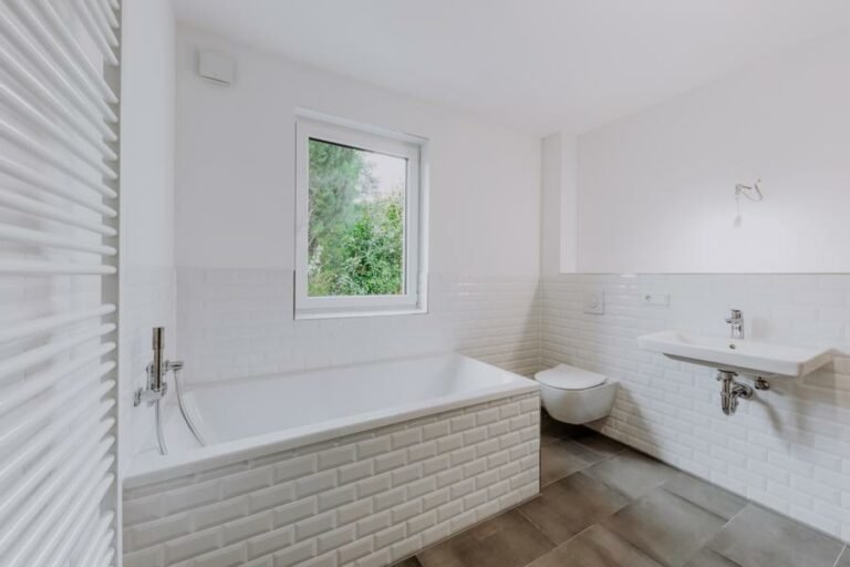 Badkeramik: Schlüsselfertige Hausausstattung für Ihr Zuhause Schlüsselfertiges Badezimmer